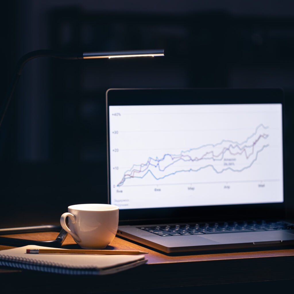 Search bar and growing chart representing SEO results